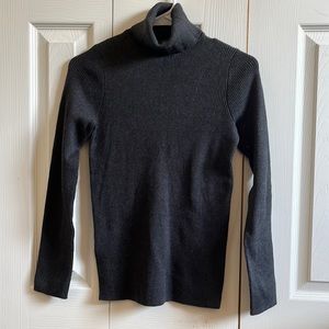 NWT Dark gray ribbed Eddie Bauer turtleneck